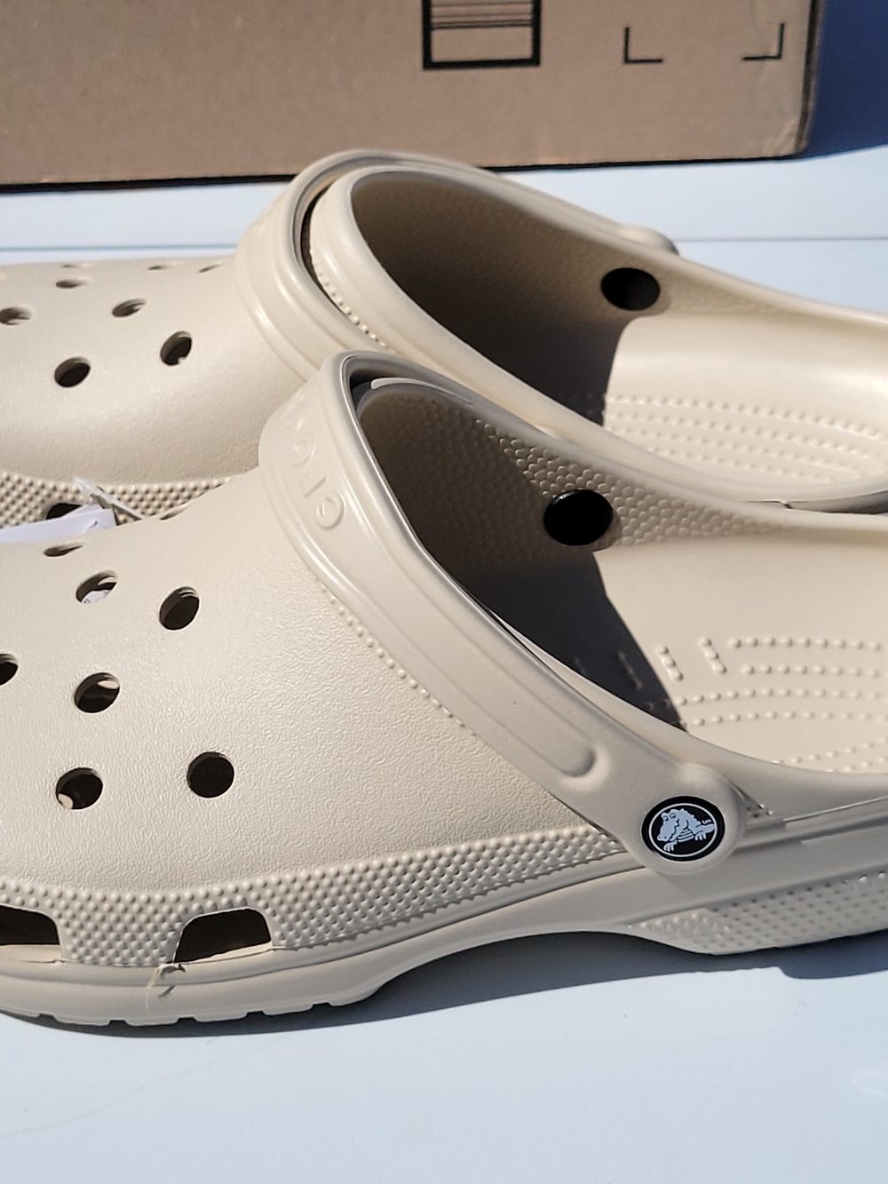 MENS 11 CROCS CLASSIC CLOG – BONE – NEW IN BAG - Picture 5 of 7
